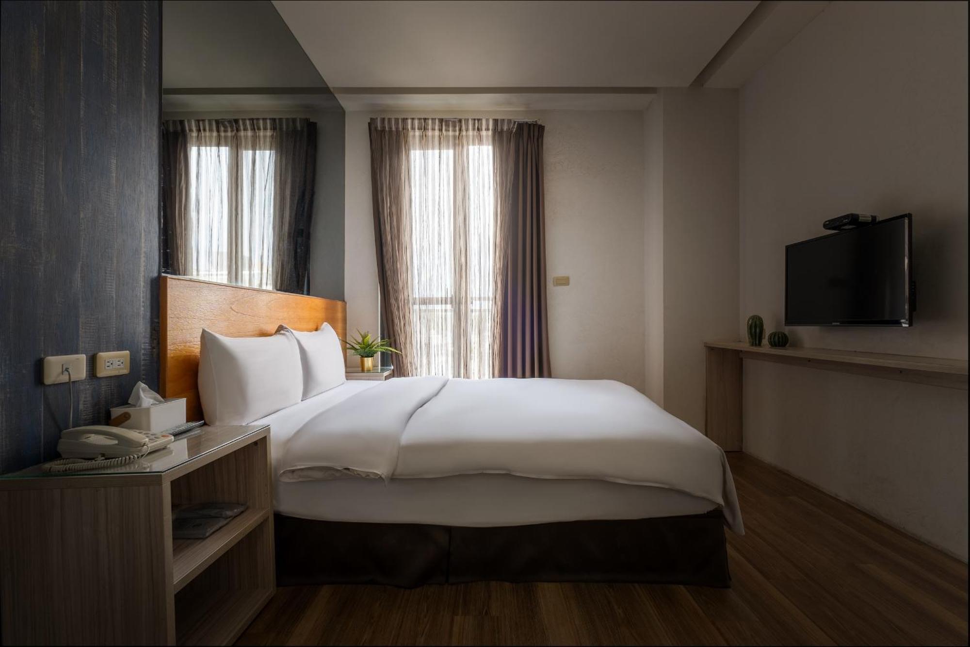Check Inn Express Taichung Fuxing Hall 2 Exteriör bild