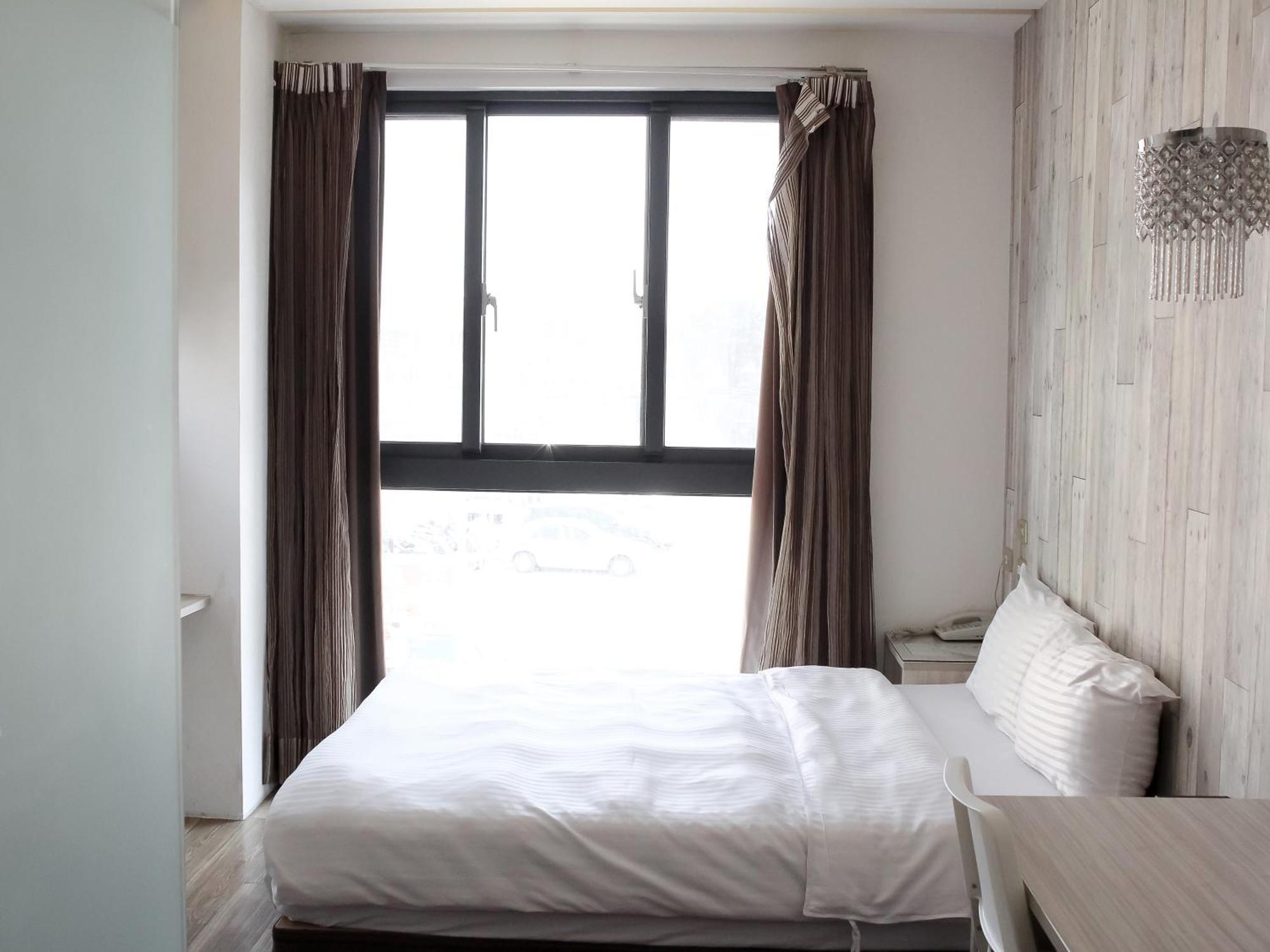 Check Inn Express Taichung Fuxing Hall 2 Exteriör bild