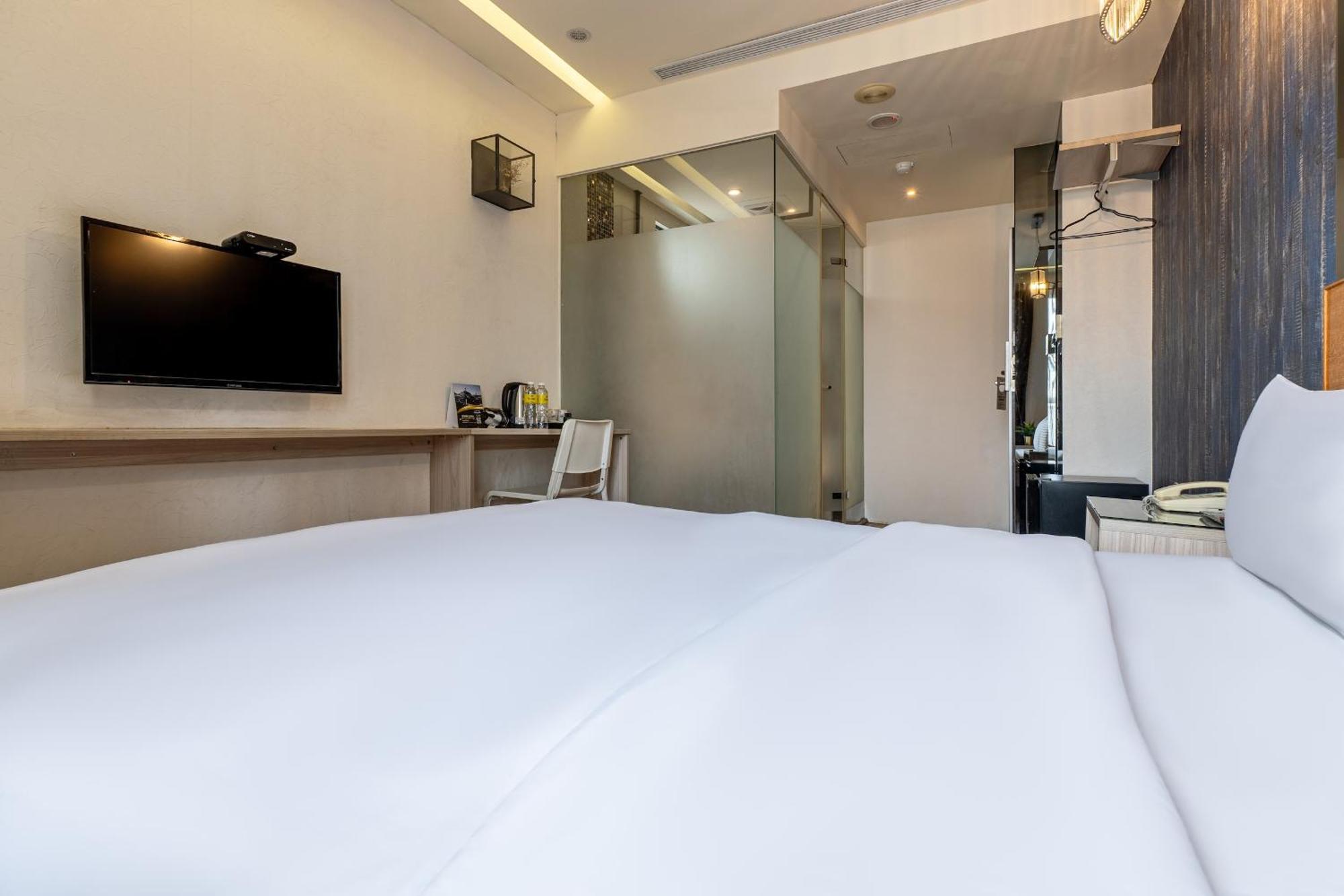 Check Inn Express Taichung Fuxing Hall 2 Exteriör bild