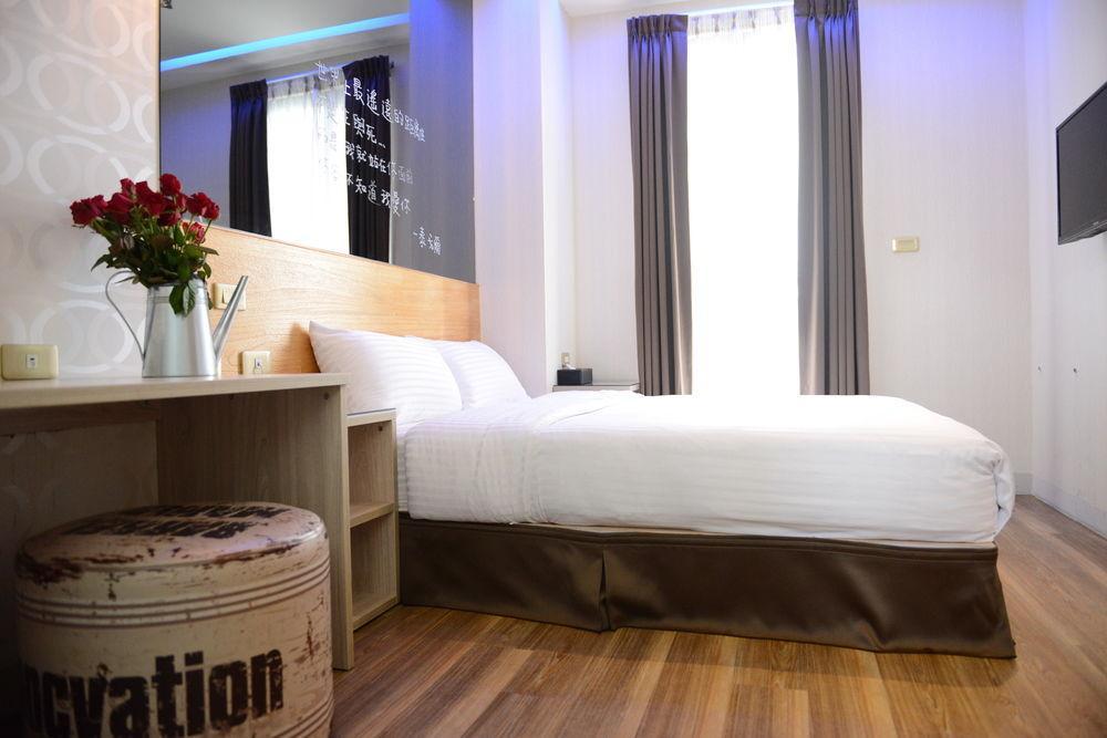 Check Inn Express Taichung Fuxing Hall 2 Exteriör bild