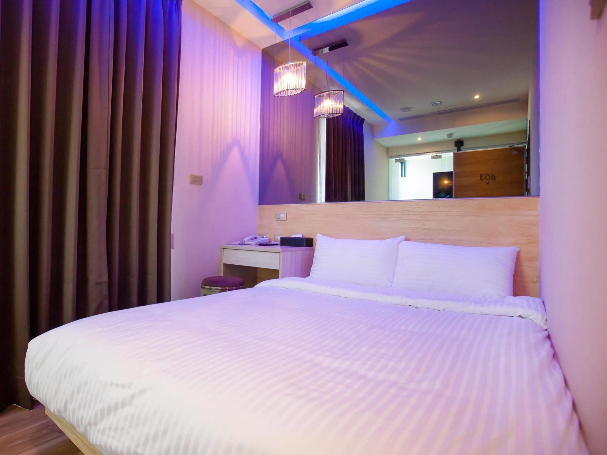 Check Inn Express Taichung Fuxing Hall 2 Exteriör bild